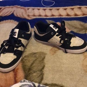I am selling shoes